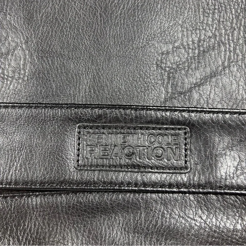 Kenneth Cole Reaction Black Messenger Bag‎ with Adjustable Strap